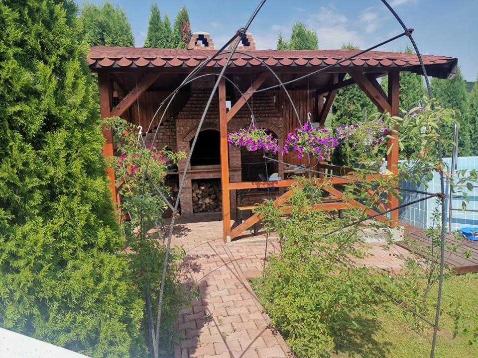Stars Livezeni Hotel Ivanesti Exterior photo