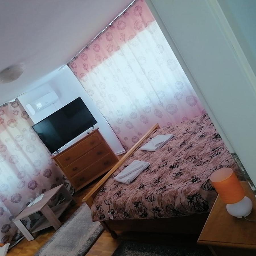 Stars Livezeni Hotel Ivanesti Exterior photo